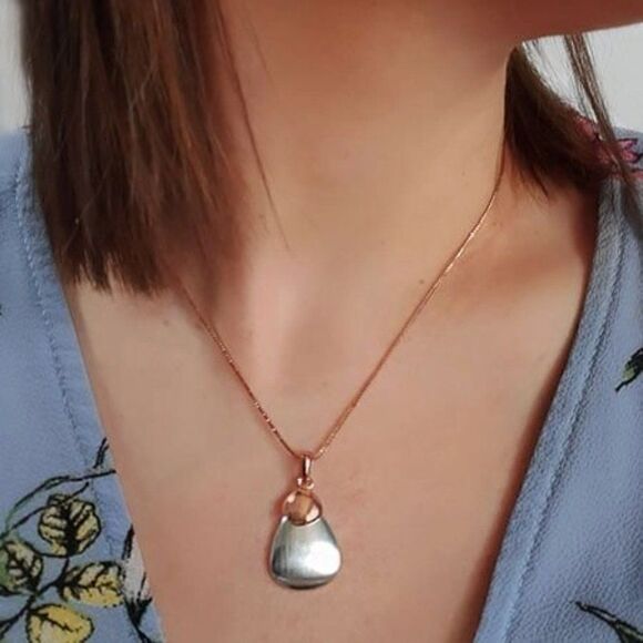 2/$21 Ladies GoldāSilverĀ Necklaceā - Picture 2 of 5